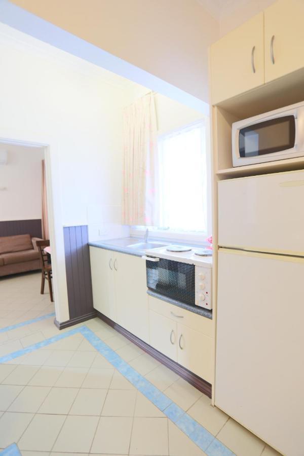 The Esplanade Motel Lakes Entrance Bagian luar foto