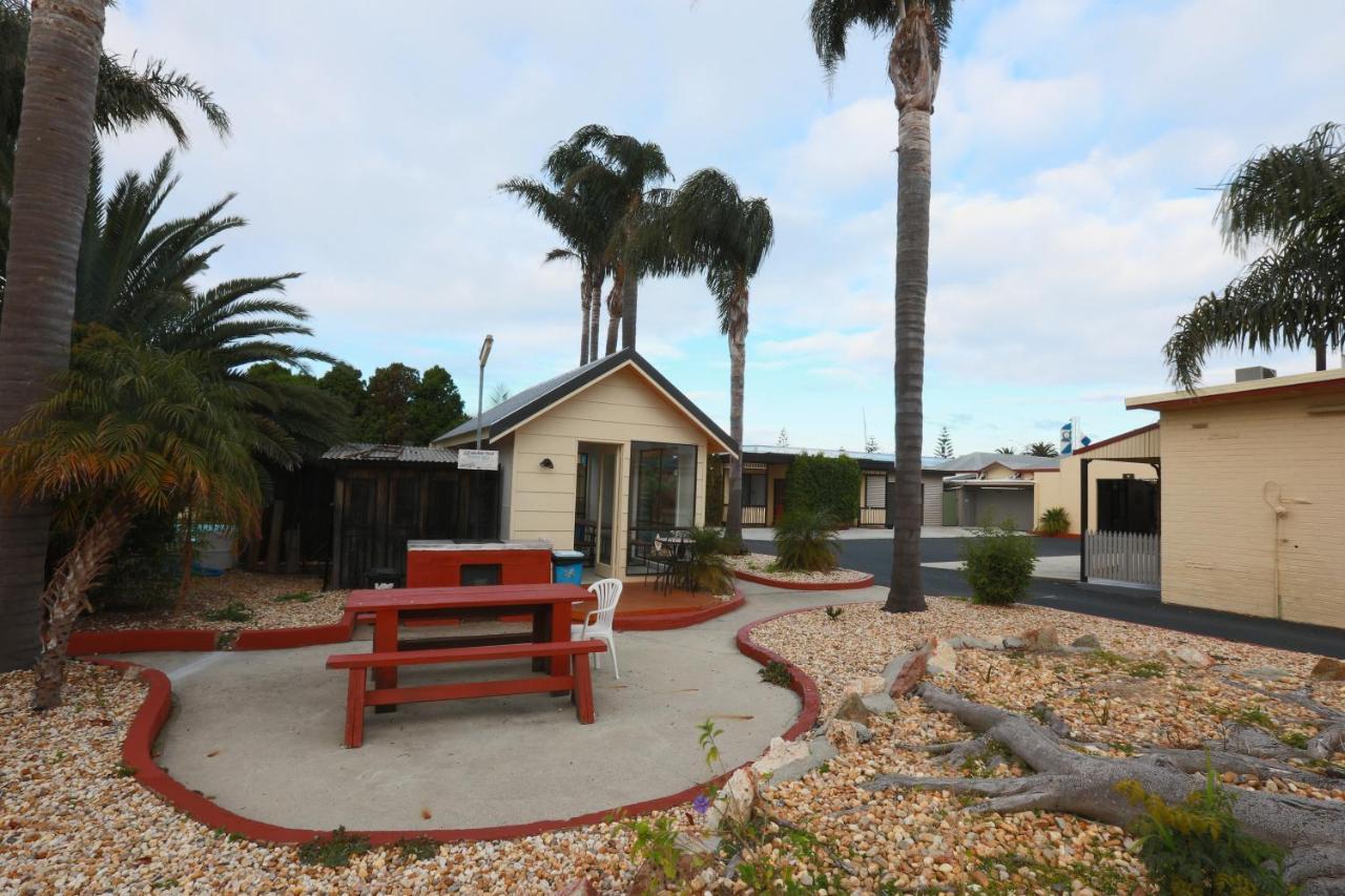 The Esplanade Motel Lakes Entrance Bagian luar foto