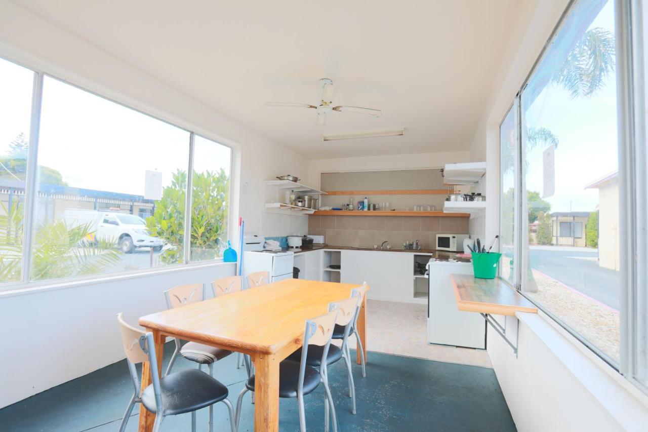 The Esplanade Motel Lakes Entrance Bagian luar foto