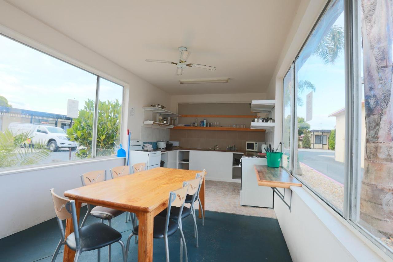 The Esplanade Motel Lakes Entrance Bagian luar foto