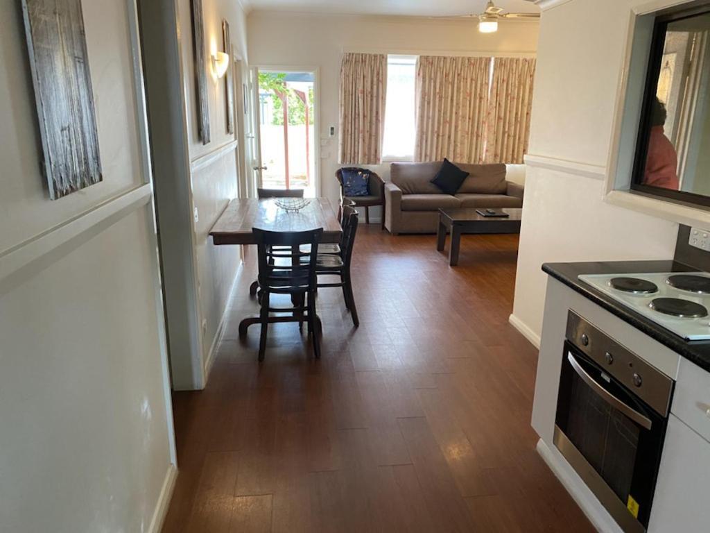 The Esplanade Motel Lakes Entrance Bagian luar foto