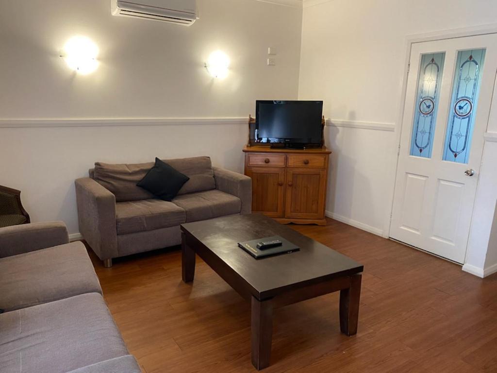 The Esplanade Motel Lakes Entrance Bagian luar foto
